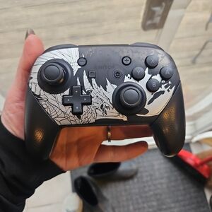 Switch Black and White Graphic Controller